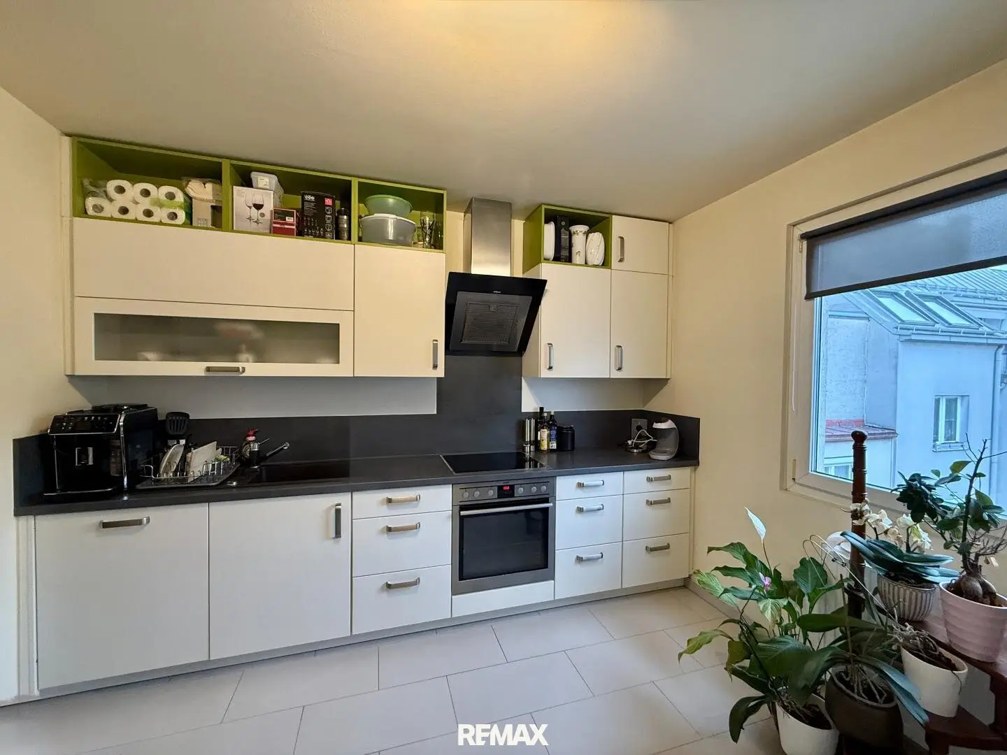 Attic apartment with panoramic view near U1
