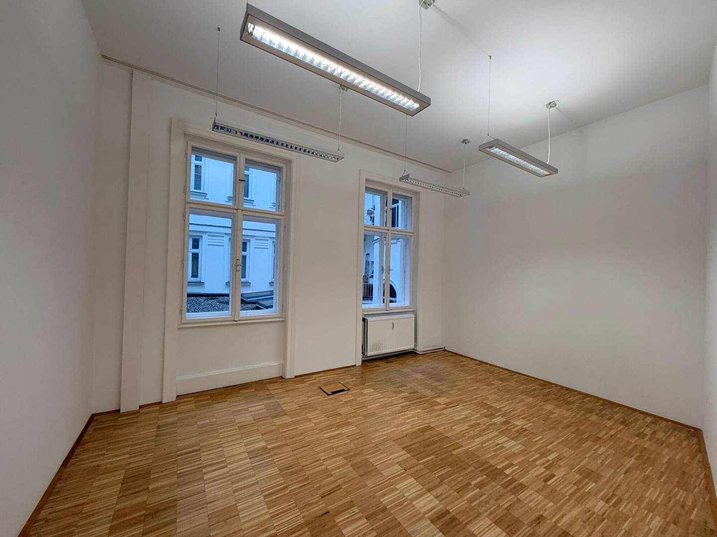 Bright Air-Conditioned Office in 1060 Vienna