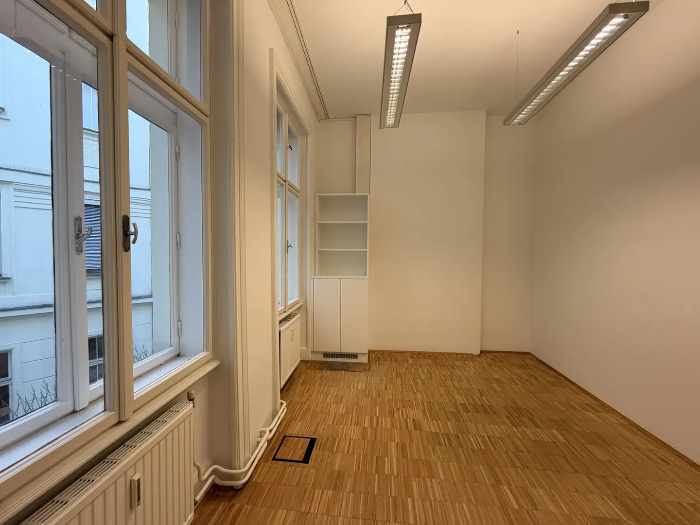 Lichtdurchflutetes Büro in 1060 Wien