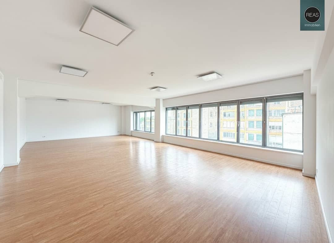 Loft mit Balkon und Aufzug in der Brotfabrik Wien
