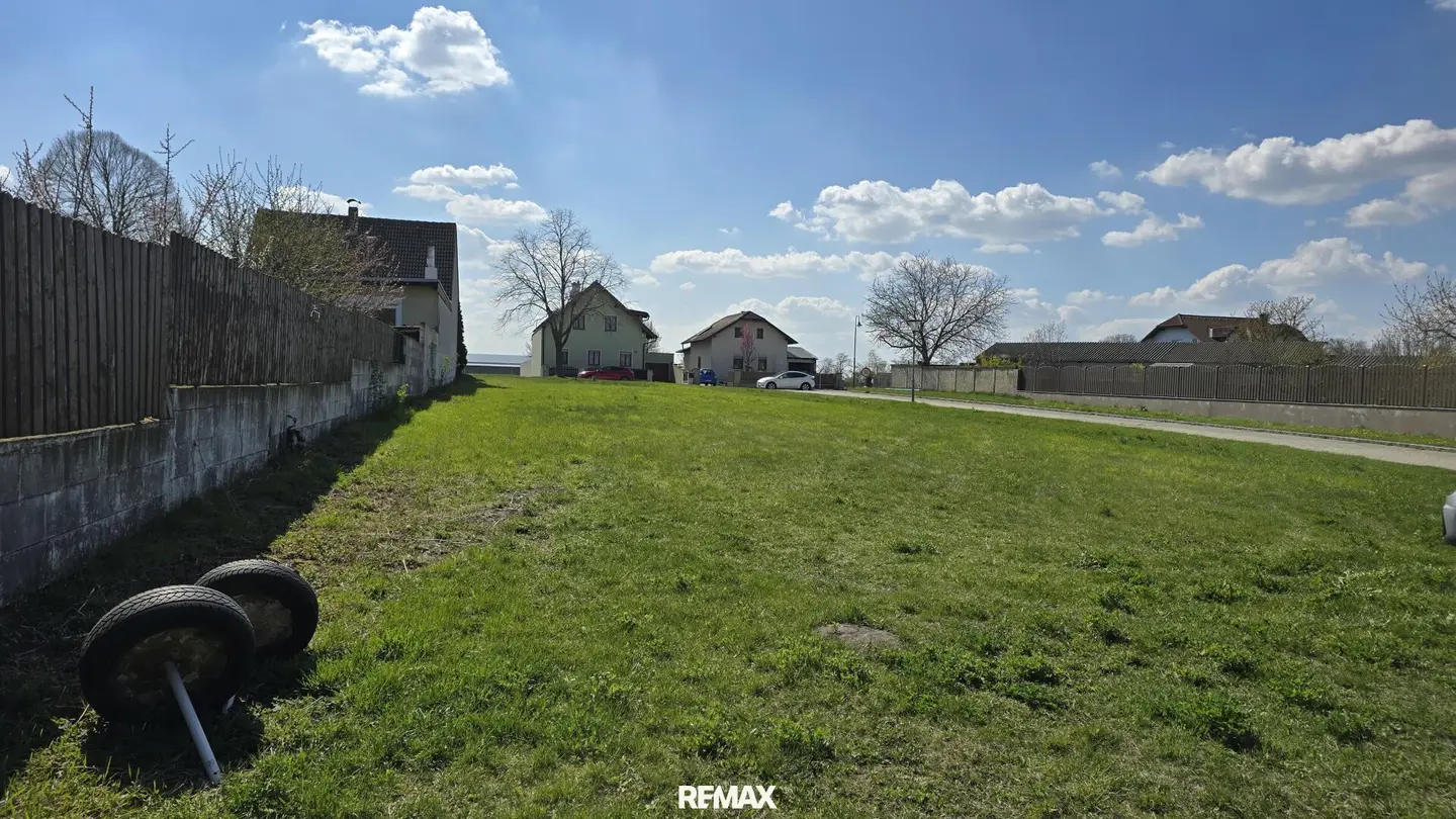 Building Plot 1,392 m² Oberweiden