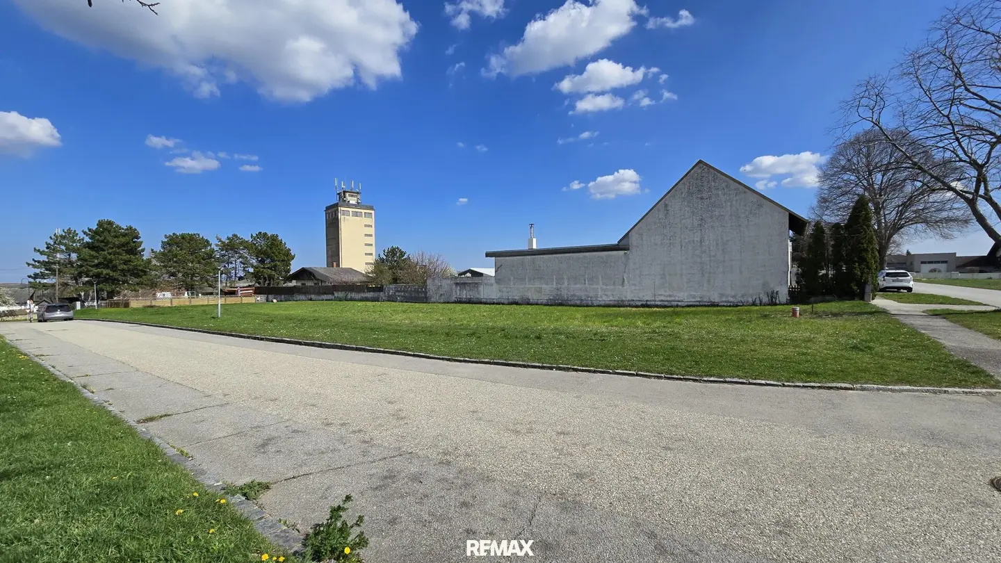 Building Plot 1,392 m² Oberweiden