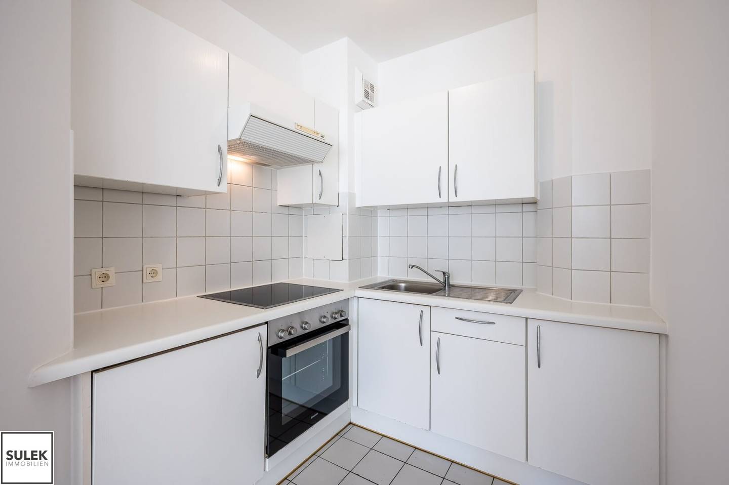 Recently renovated apartment near Sternwartepark