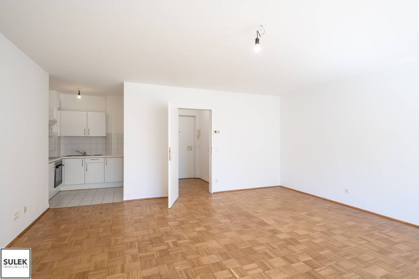 Recently renovated apartment near Sternwartepark