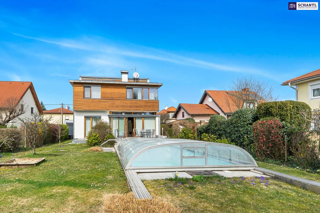 Einfamilienhaus mit Garten, Pool und Garage in Essling
