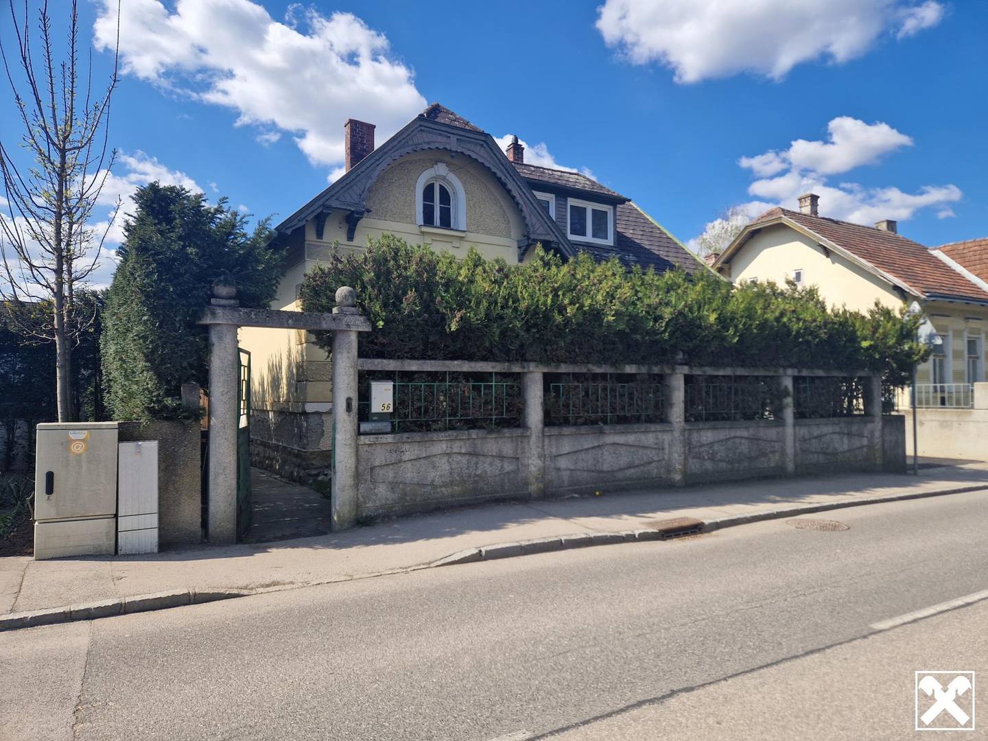 Renovation-needed family home in Langenlebarn