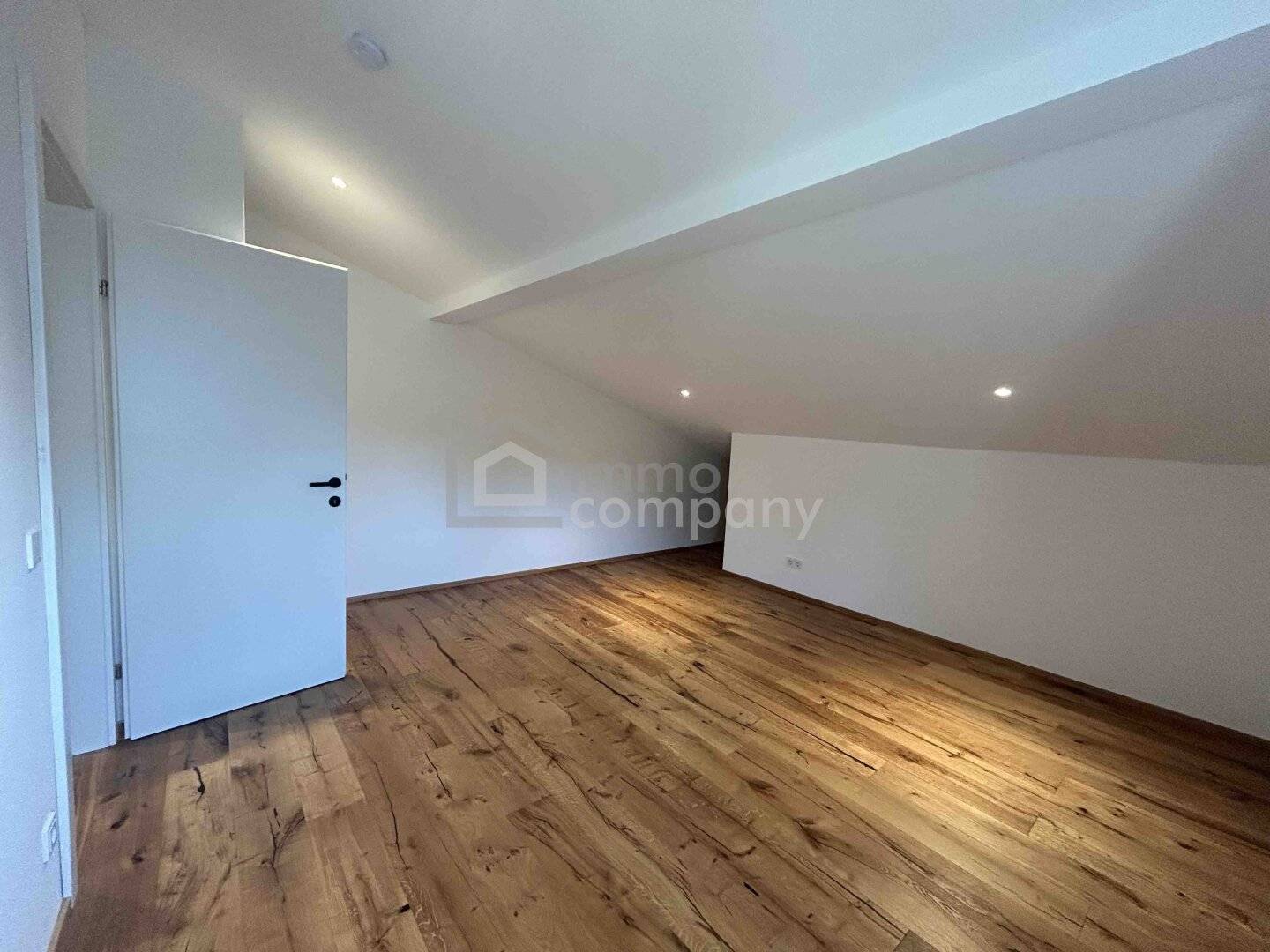Top floor apartment southwest facing with panoramic view