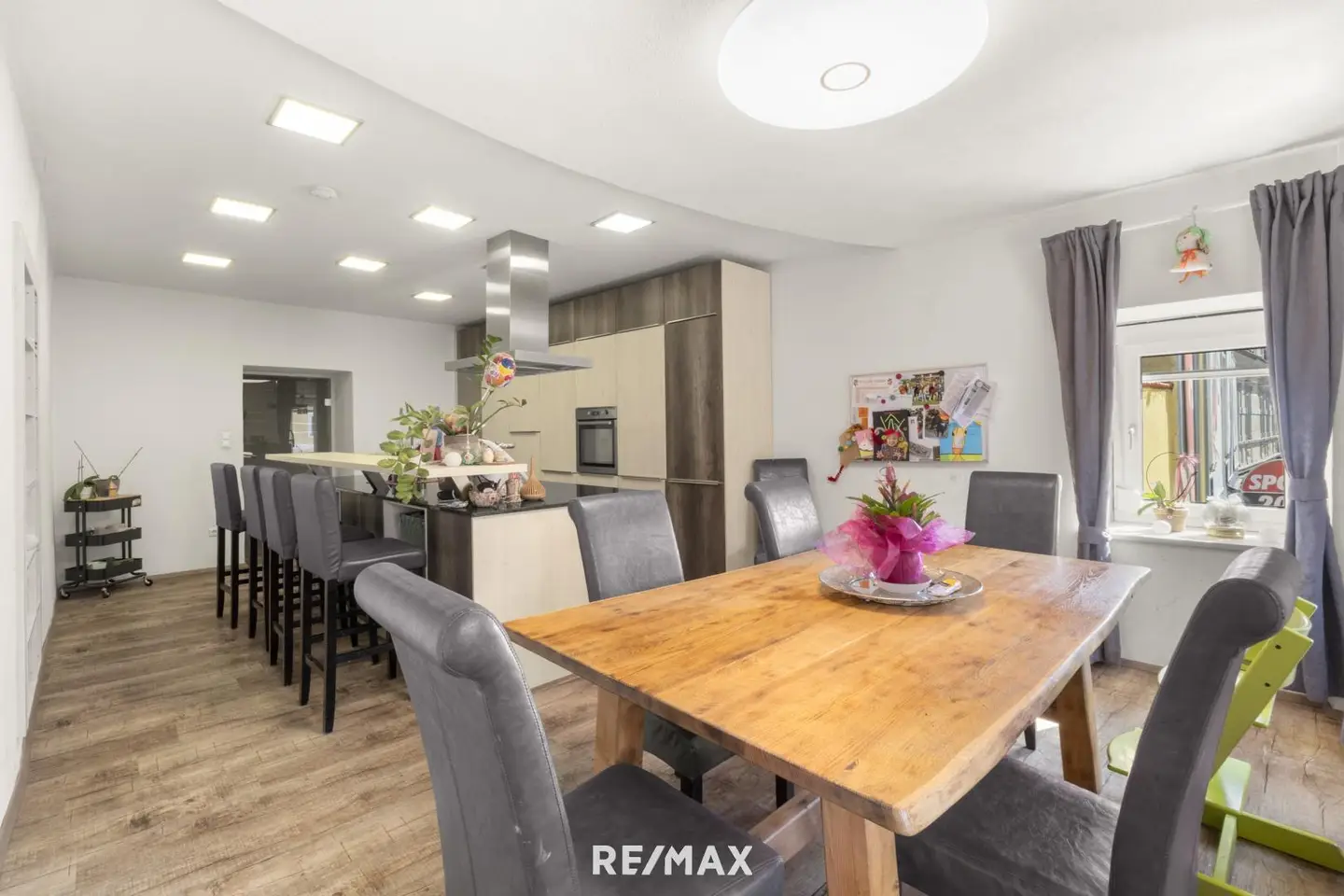 Altbauwohnung mit großer Terrasse und Pool am Hauptplatz