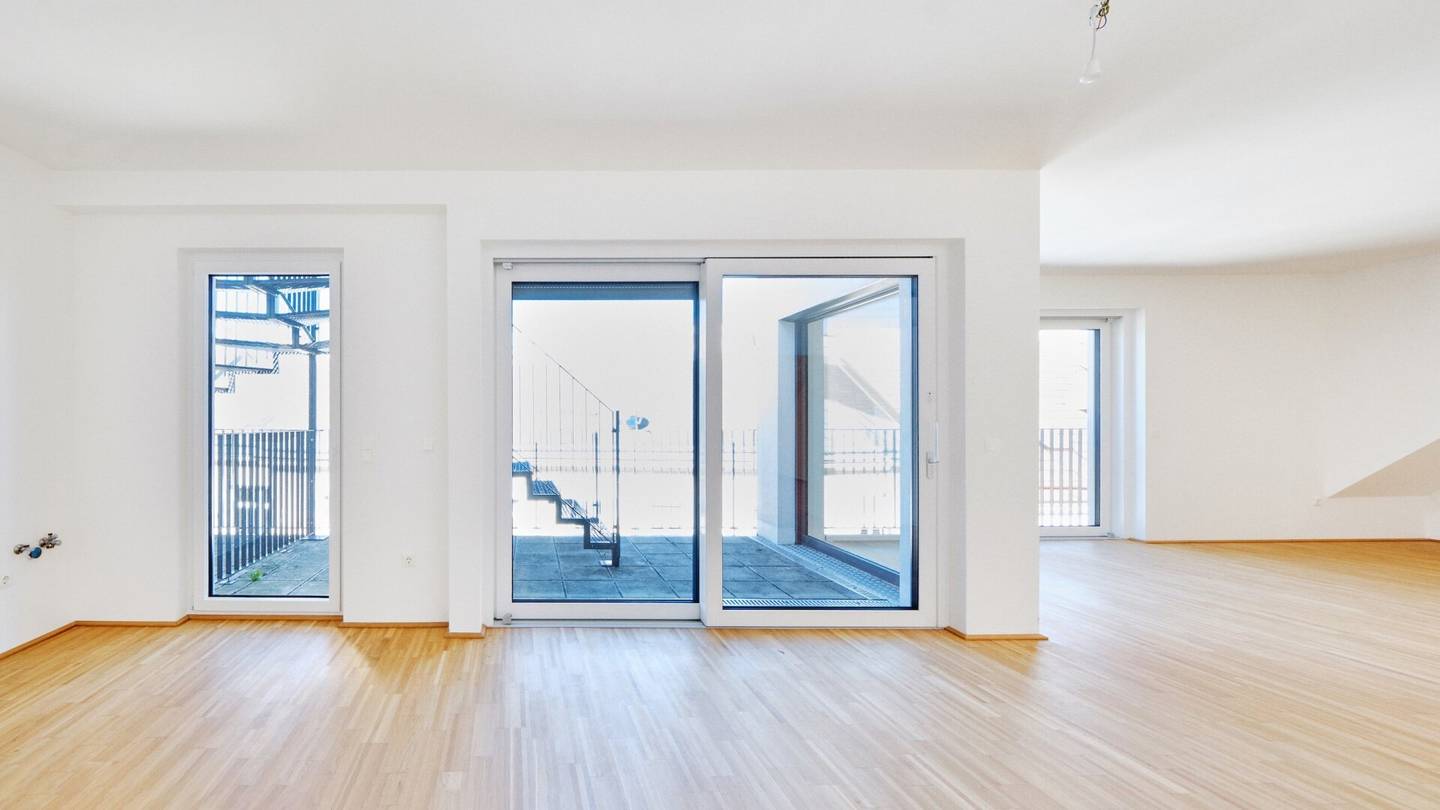 5-Room Altbau with Roof Terraces