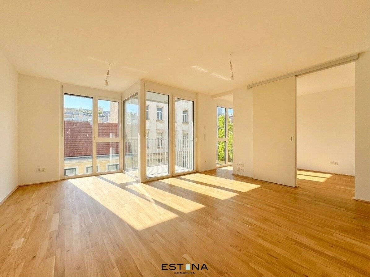 Erstbezug Wohnung mit Einbauküche und Balkon