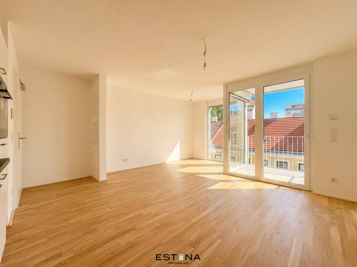 Erstbezug Wohnung mit Einbauküche und Balkon