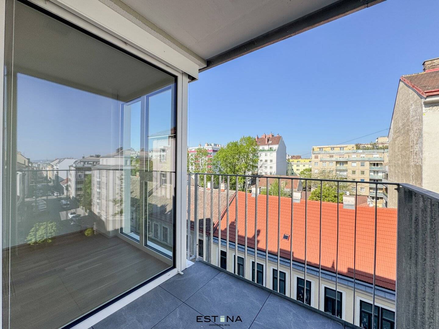 Erstbezug Wohnung mit Einbauküche und Balkon