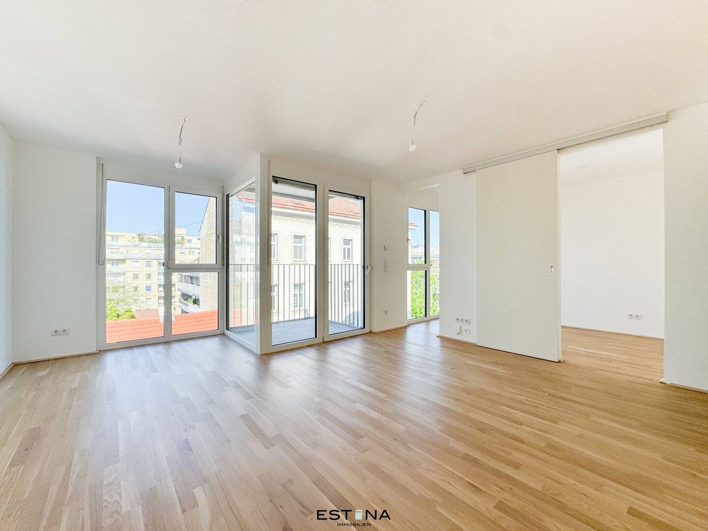 Erstbezug Wohnung mit Einbauküche und Balkon