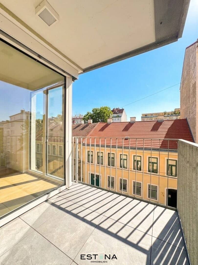 Erstbezug Wohnung mit Einbauküche und Balkon