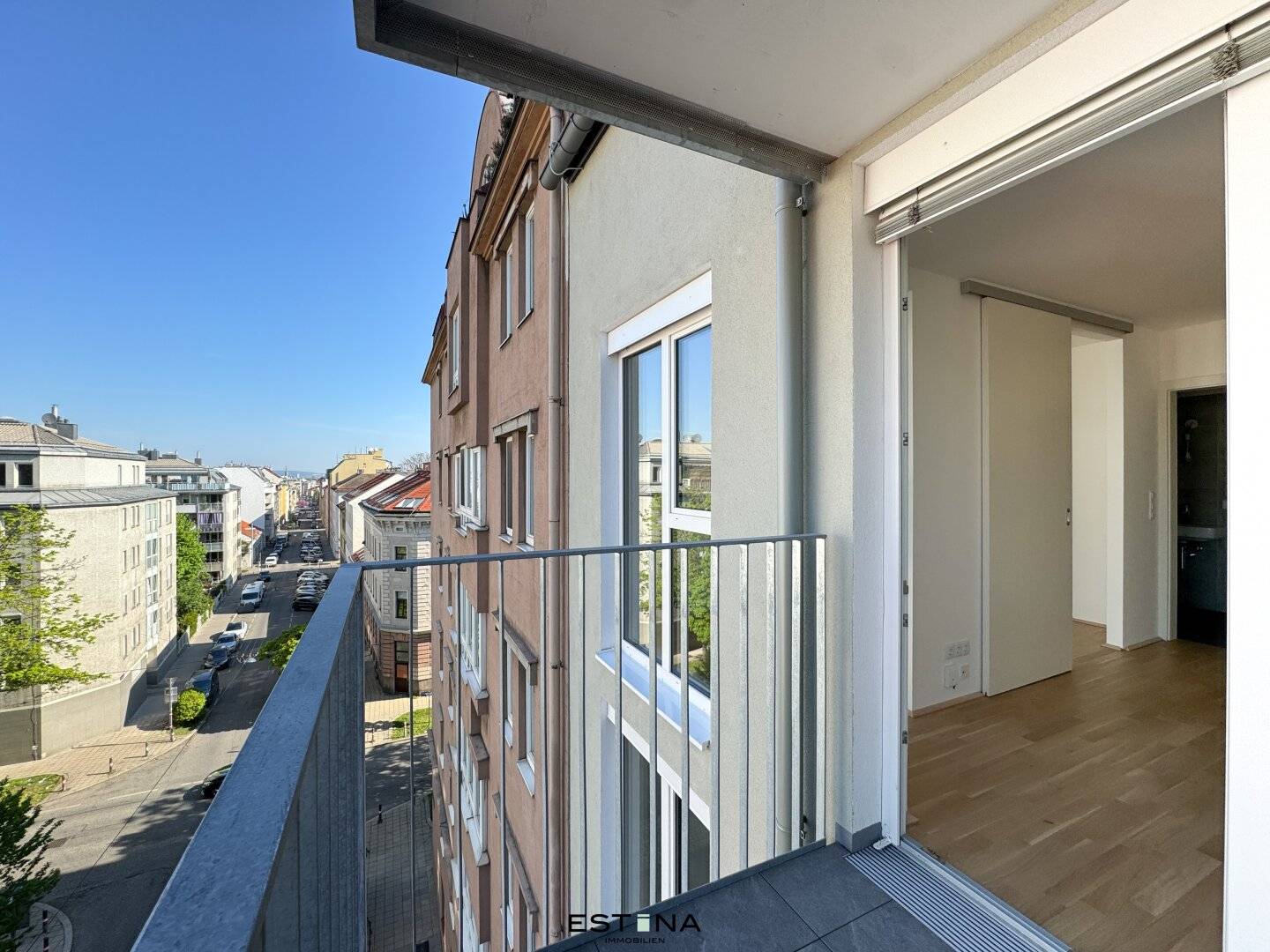 Erstbezug Wohnung mit Einbauküche und Balkon