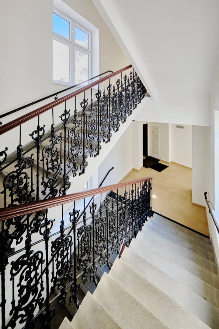 Ruhig & modern  2-Zimmer-Dachgeschoß-Wohnung mit großen Außenflächen