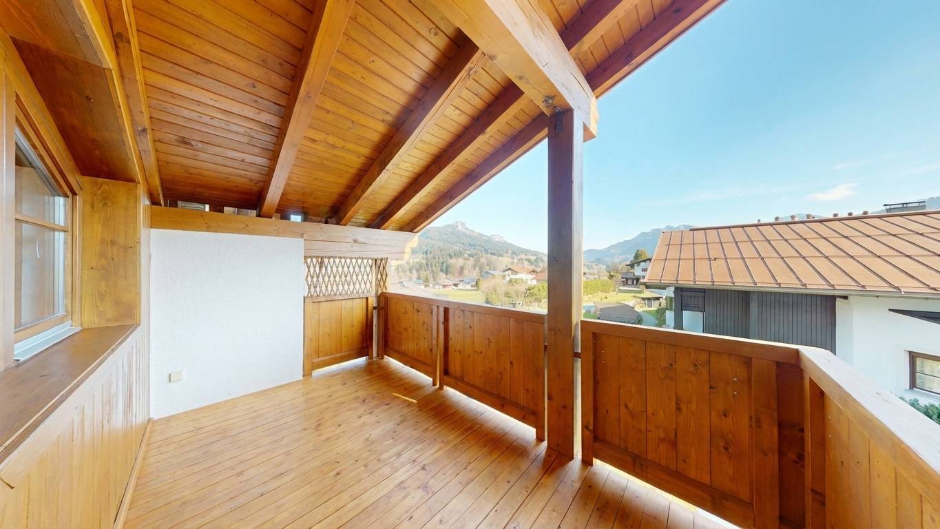 Dachgeschosswohnung ruhige sonnige zwei Balkone