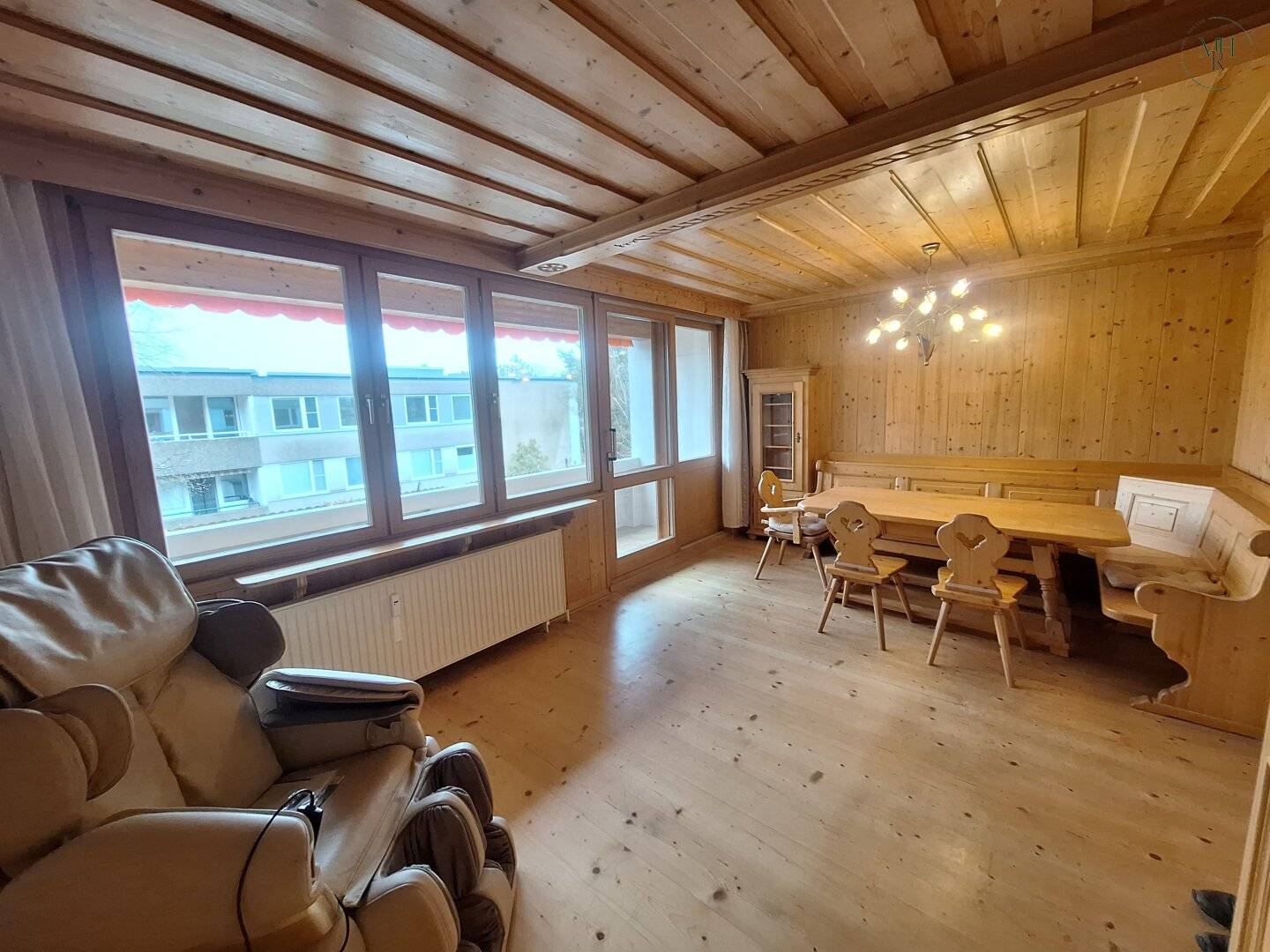 Top floor apartment with loggia and green view