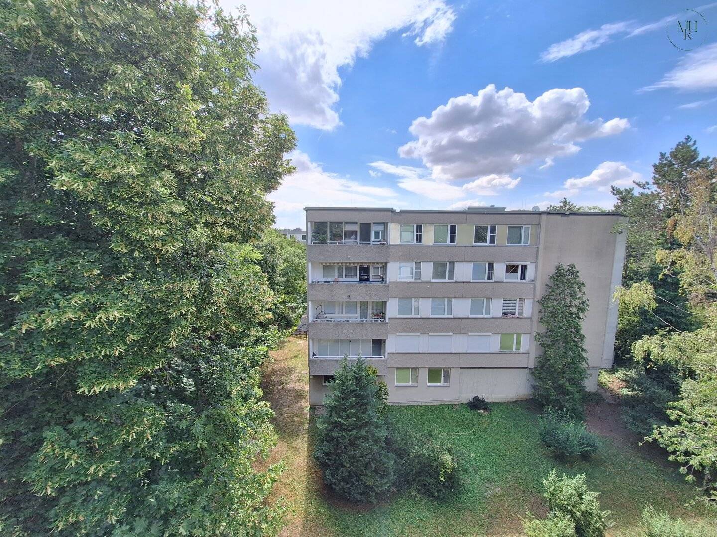 Top floor apartment with loggia and green view