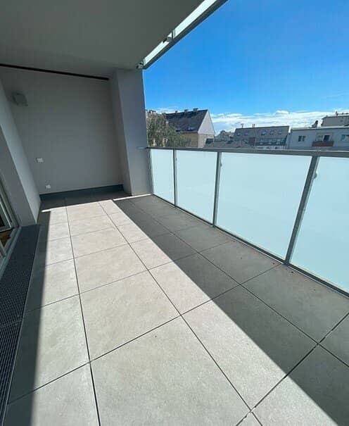 2-Room Flat with Loggia in Linz