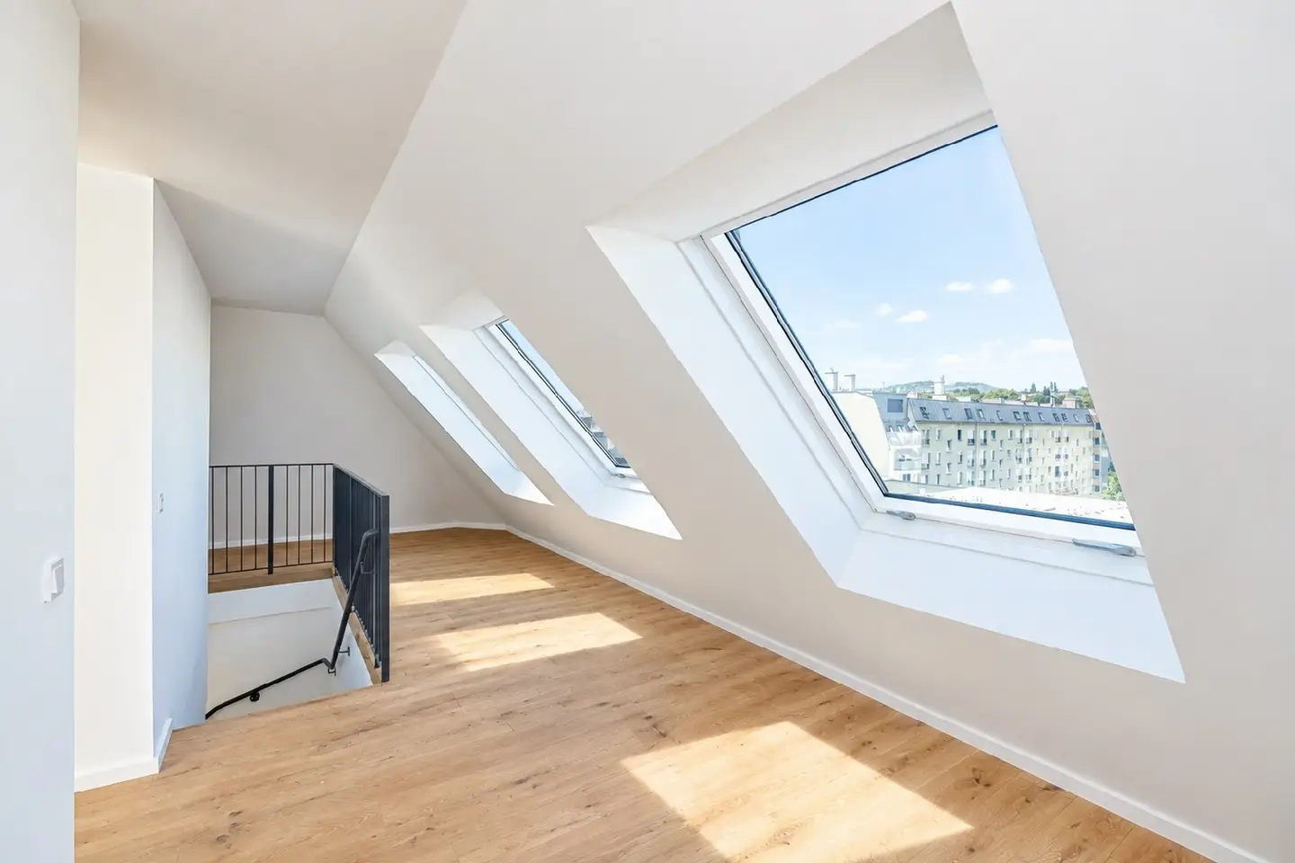 Dachgeschosswohnung mit großzügigen Terrassen und Lift