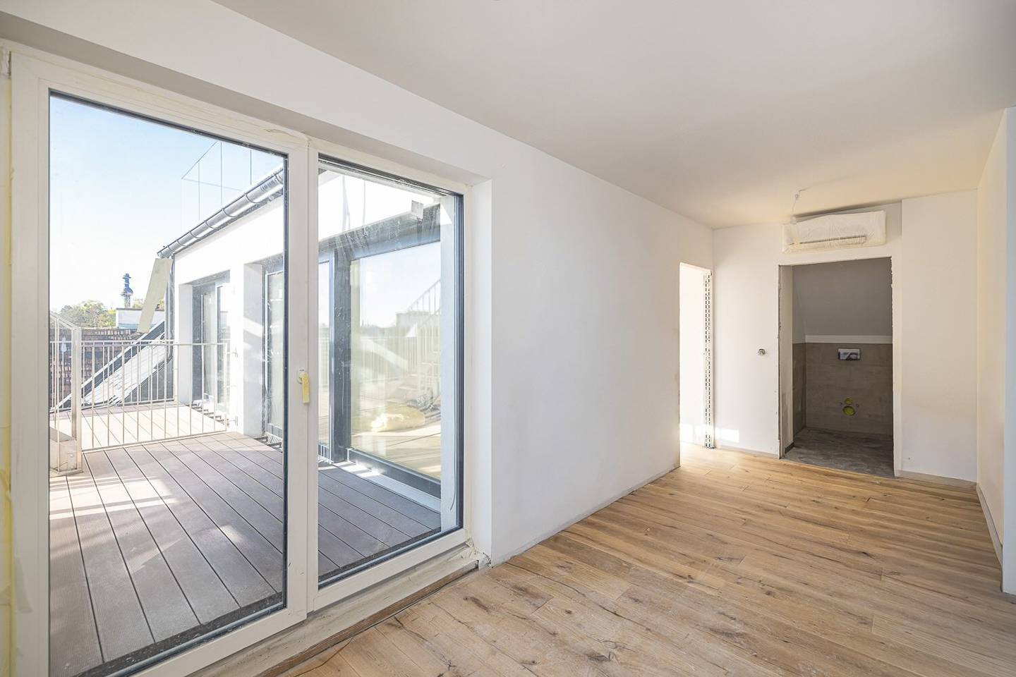 Dachgeschosswohnung mit großzügigen Terrassen und Lift