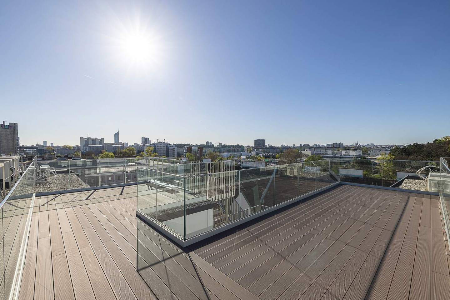 Dachgeschosswohnung mit großzügigen Terrassen und Lift