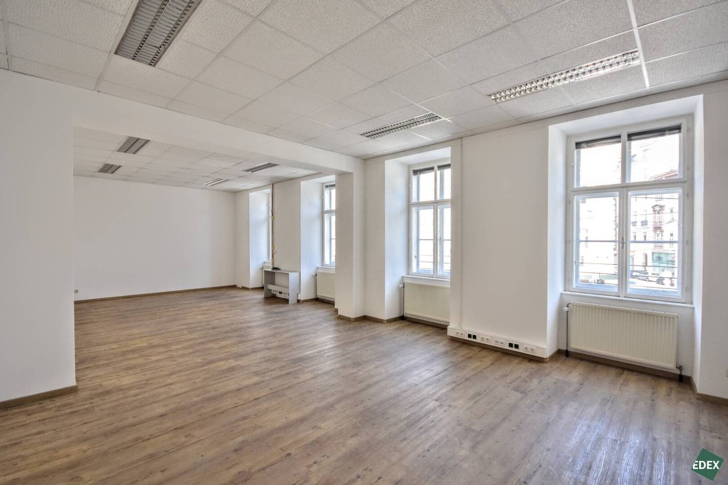 Bright office with optimal transport connections at Augarten