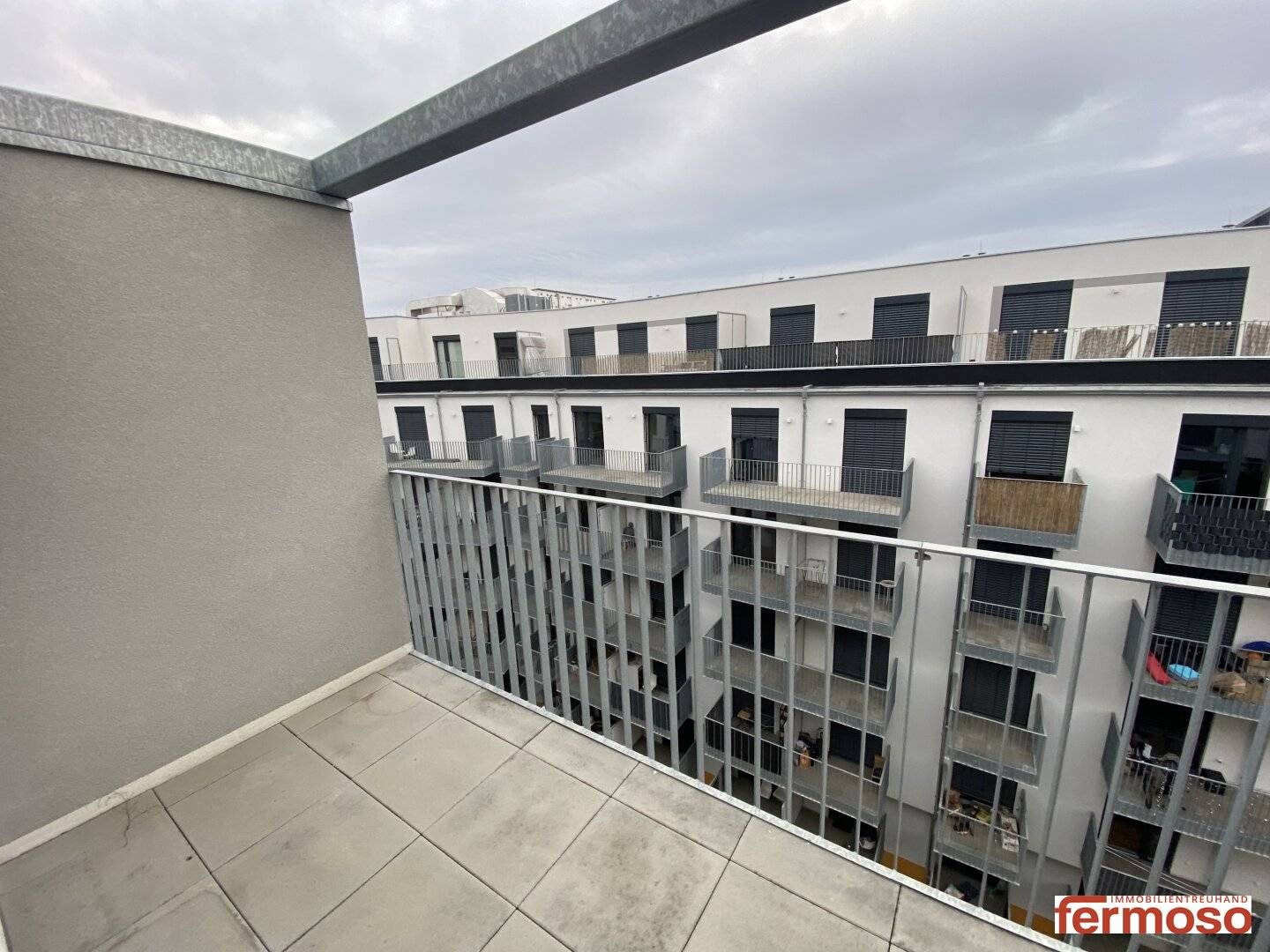Neuwertige barrierefreie Wohnung mit zwei Balkonen