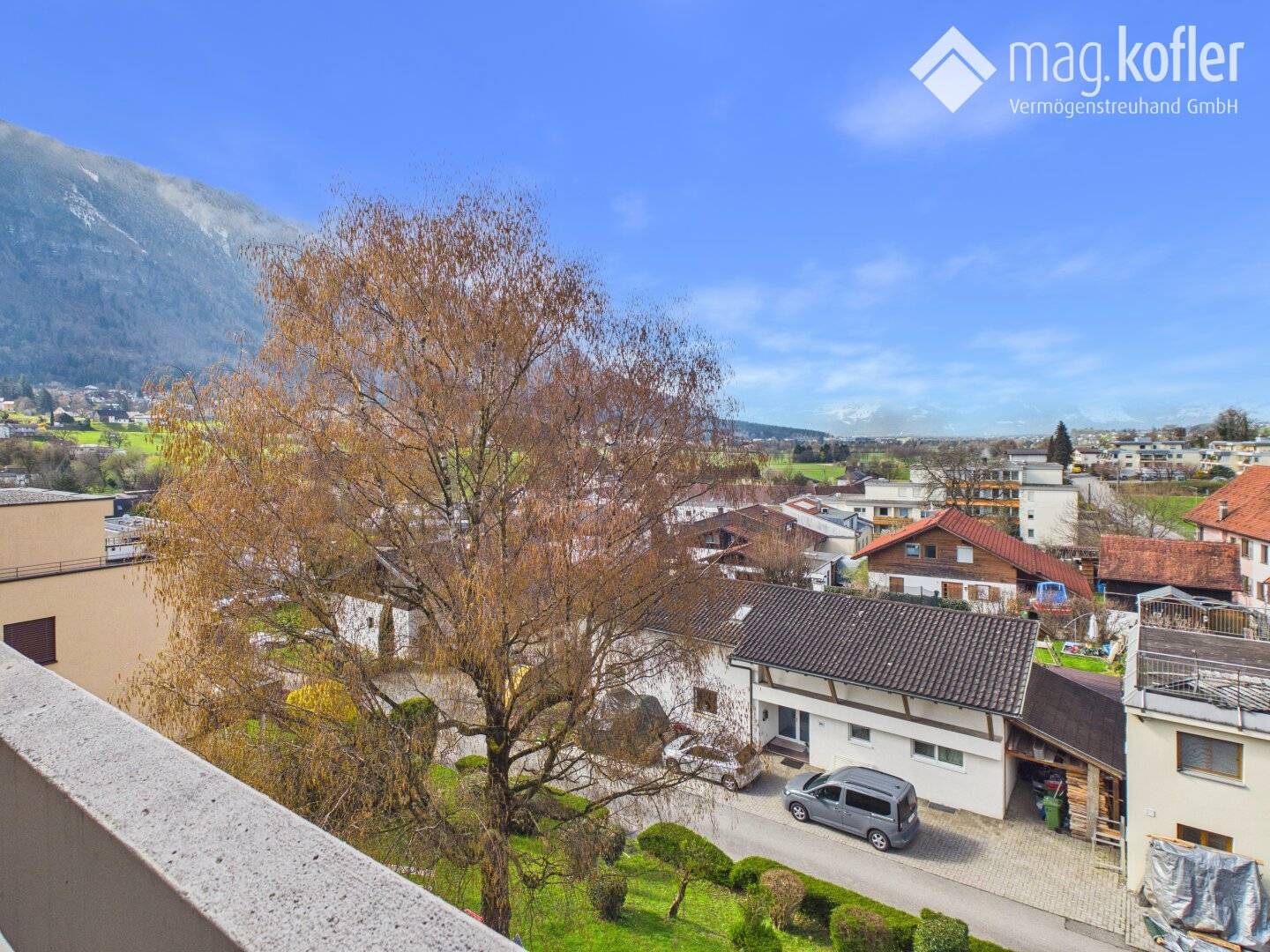 Großzügige Etagenwohnung mit Bergblick und Balkon