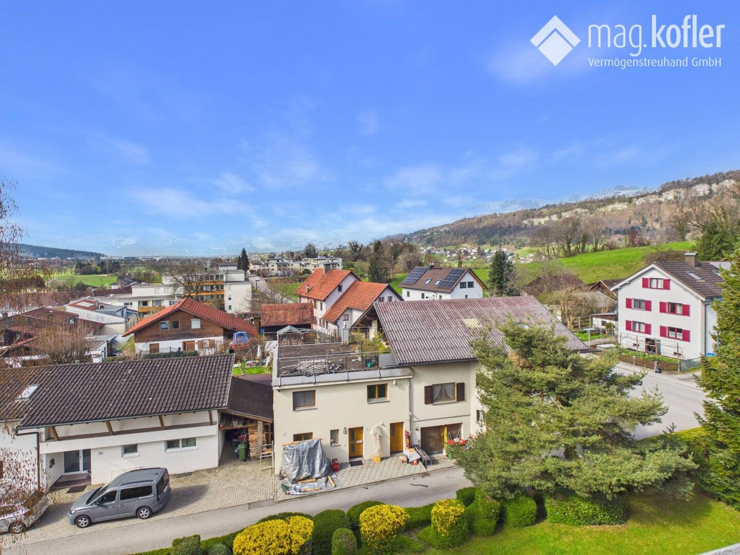Großzügige Etagenwohnung mit Bergblick und Balkon