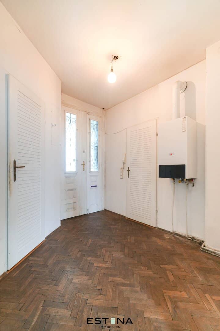 Apartment in an old building with a lift near U4 Pilgramgasse