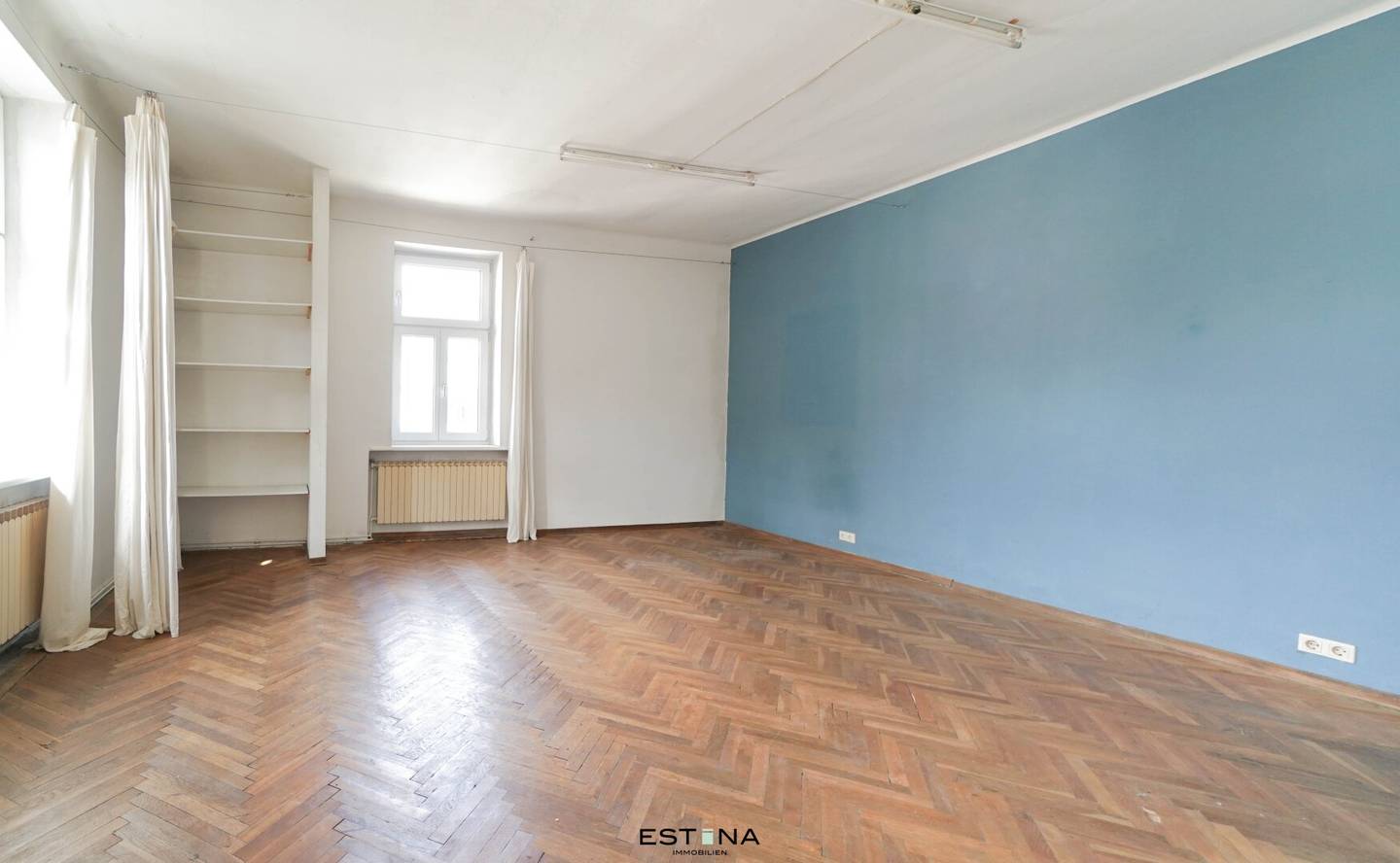 Apartment in an old building with a lift near U4 Pilgramgasse