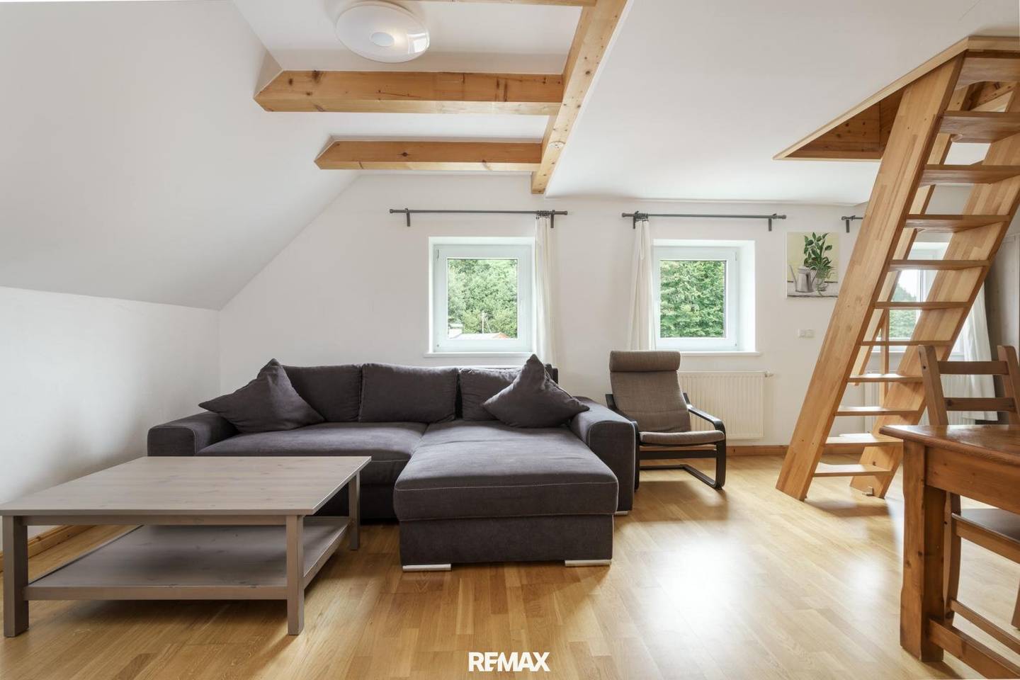 Dachgeschosswohnung mit großzügigem Wohnbereich