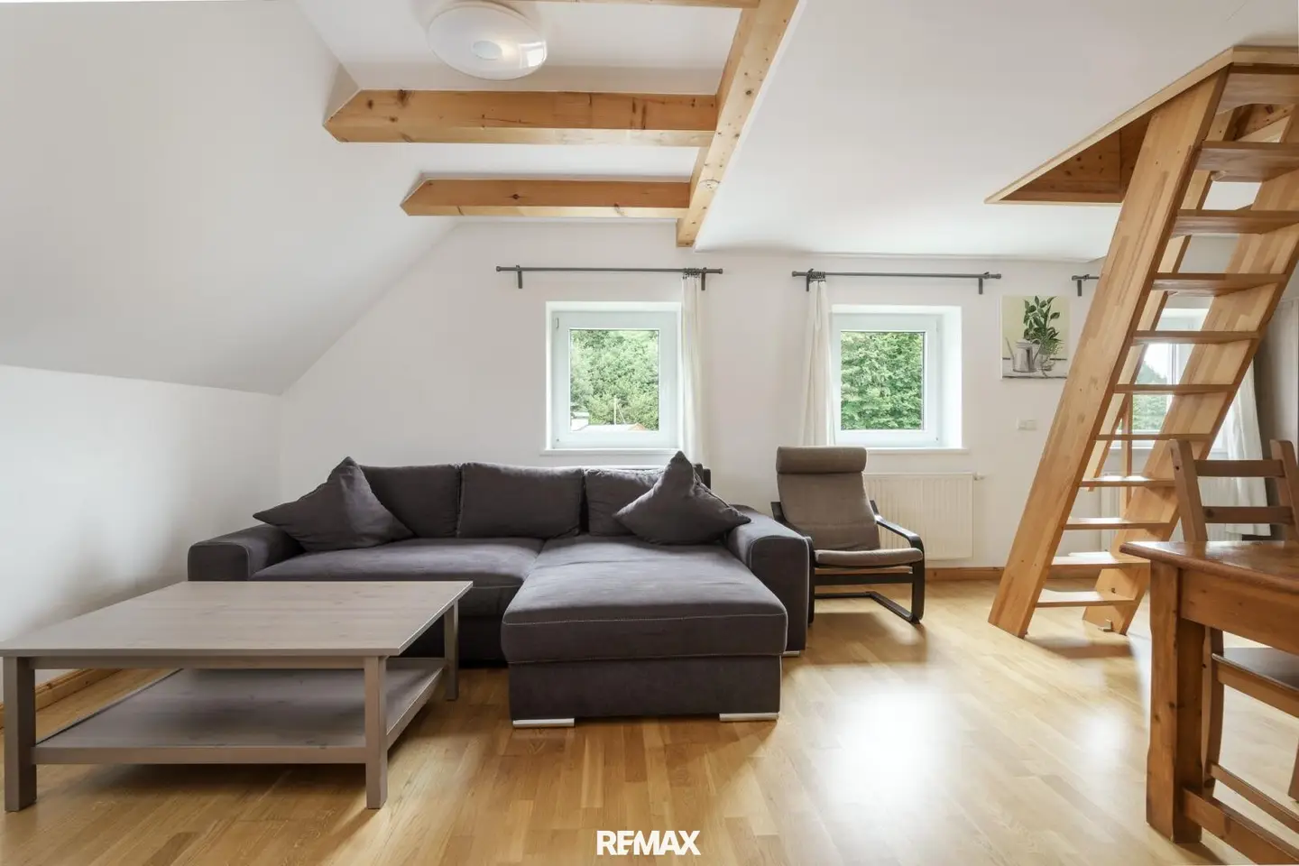 Dachgeschosswohnung mit großzügigem Wohnbereich