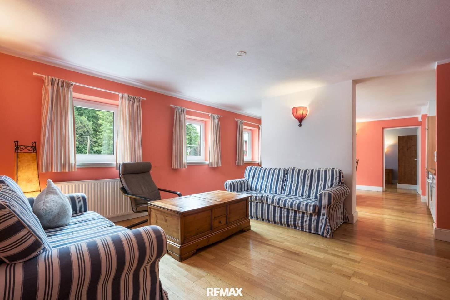 Wohnung mit gesicherten Einnahmen und Stellplatz