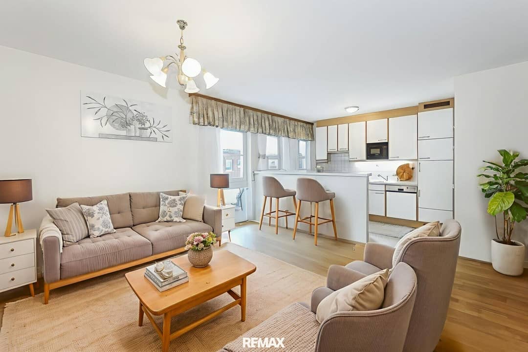 Quiet Sonnberg apartment with balcony and parking