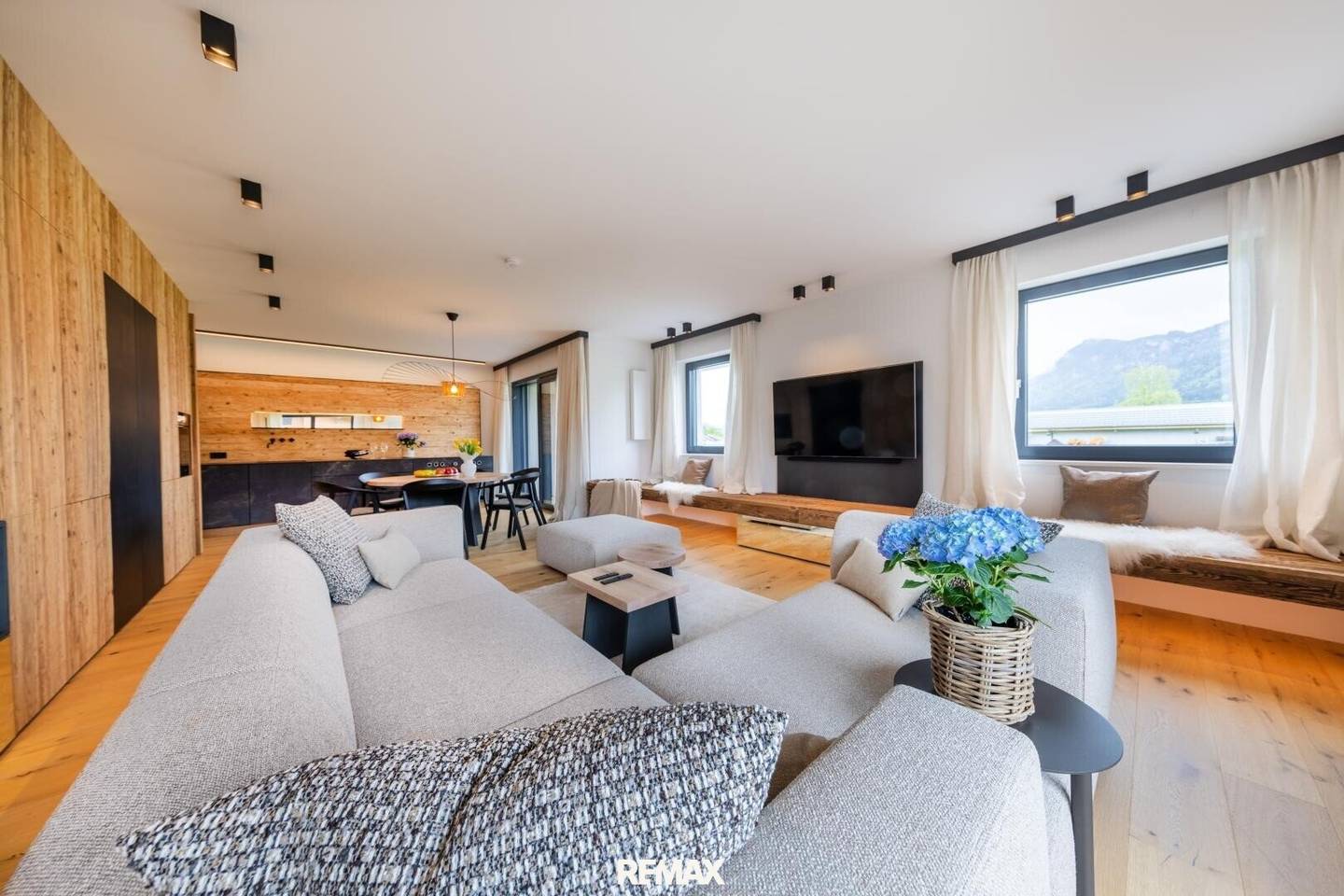 Wohnung Erstbezug hochwertig möbliert Loggia mit Aussicht