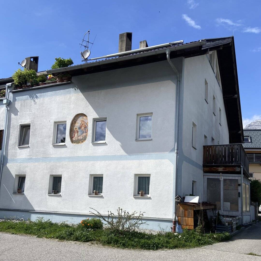 Apartment with private garden and mountain view