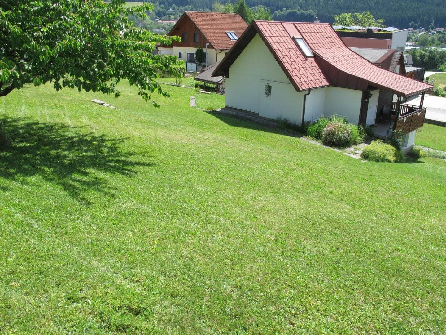 Bauland-Grundstück in bester Lage mit Altbestand