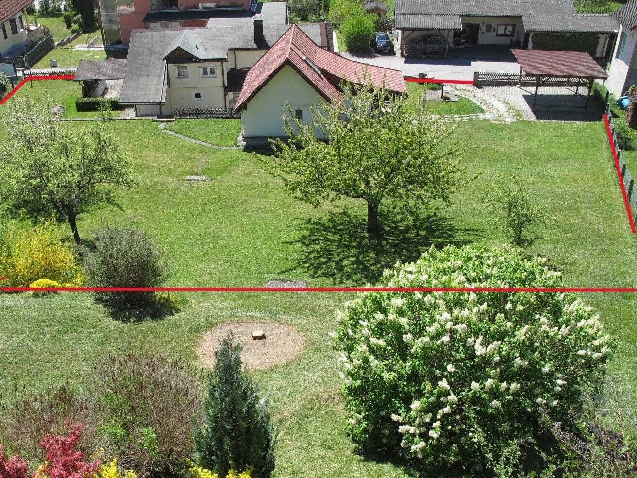 Bauland-Grundstück in bester Lage mit Altbestand