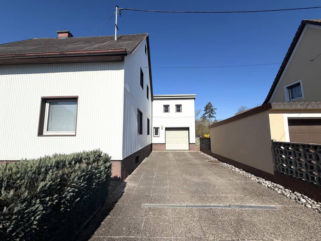 Außenansicht Garage