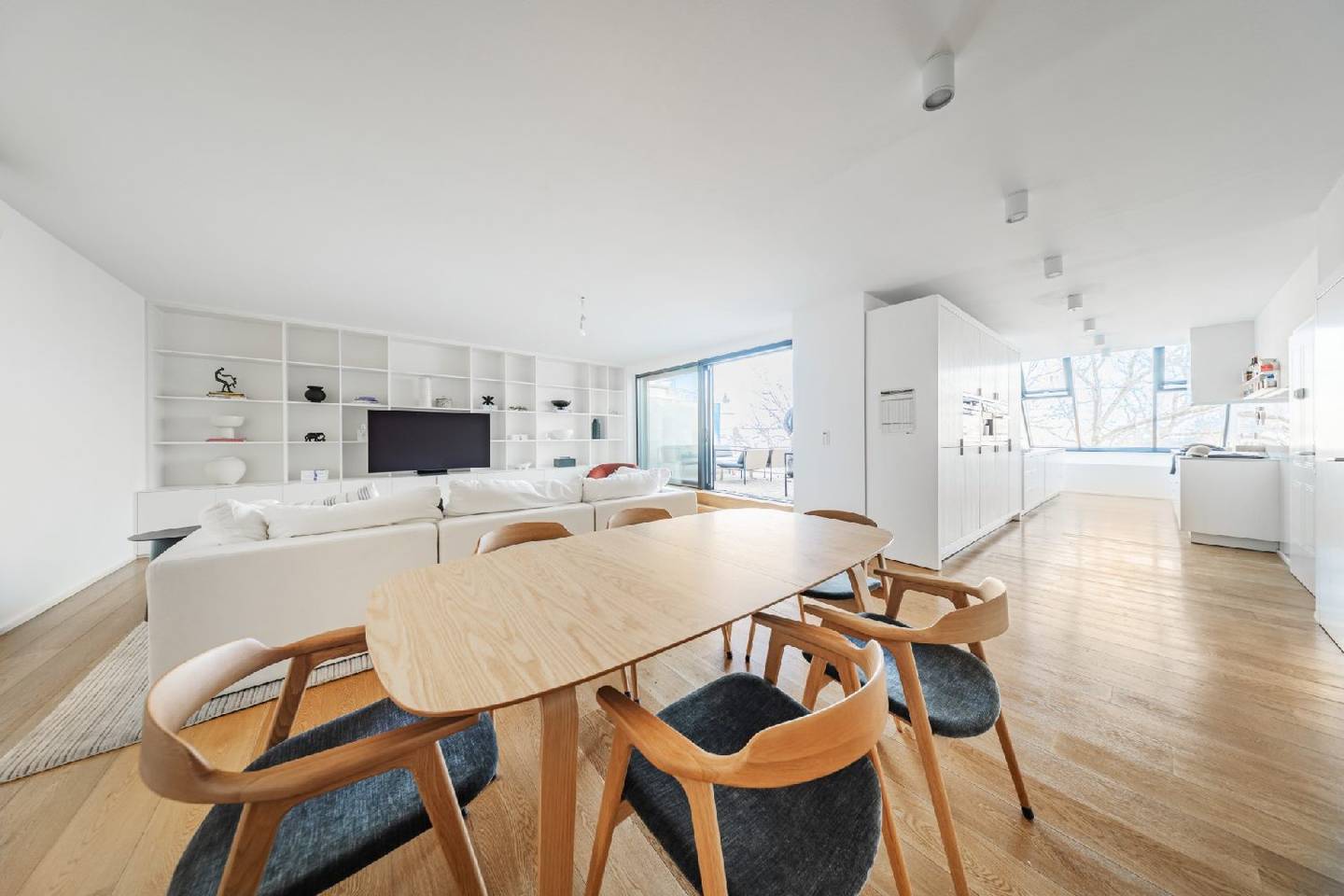 Apartment with roof terrace and quiet courtyard
