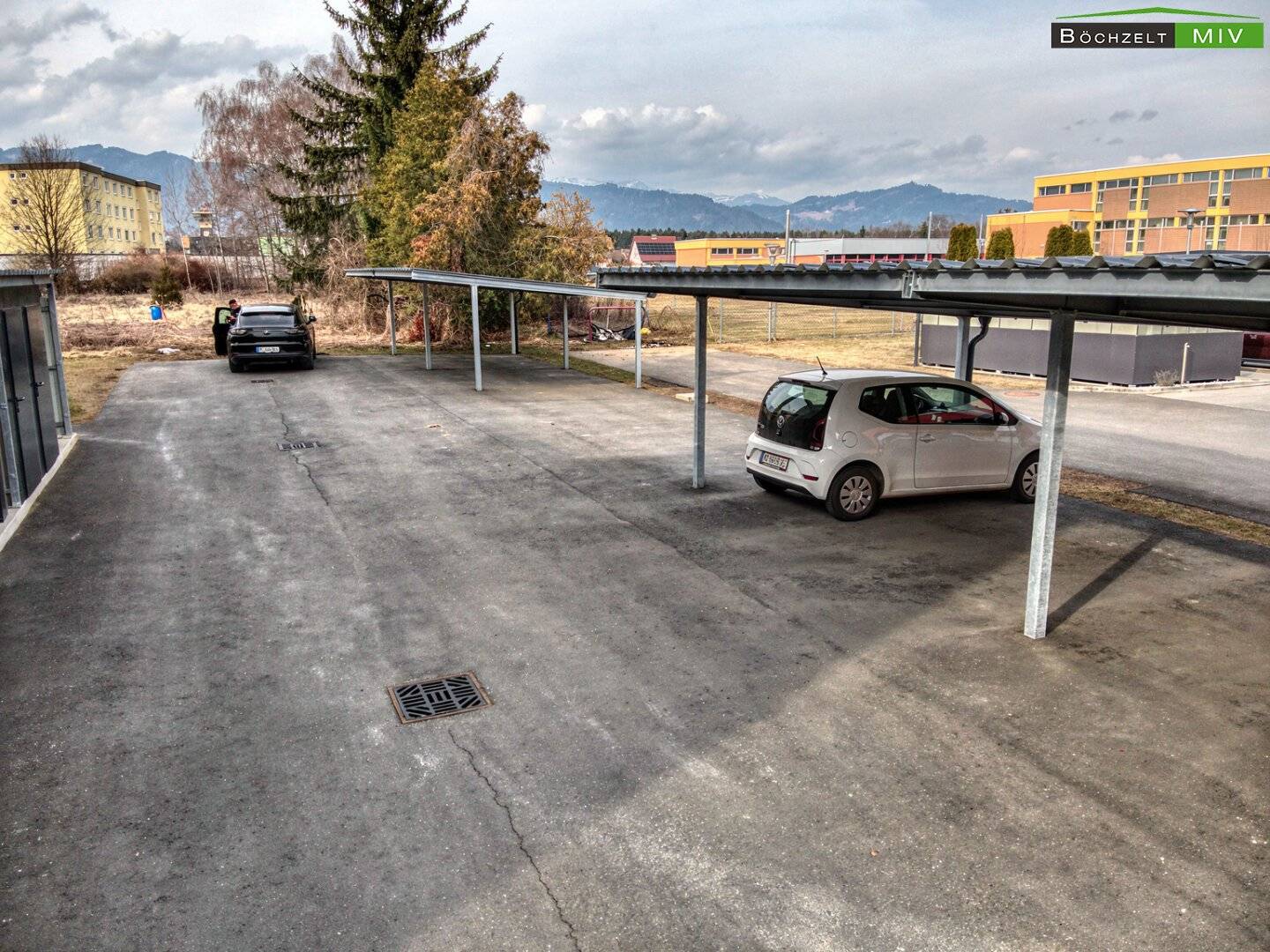 Barrierefreie Wohnung mit Garten und Carport