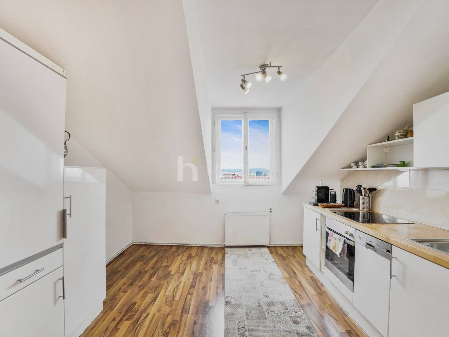 Helle Dachgeschosswohnung im gepflegten Altbau