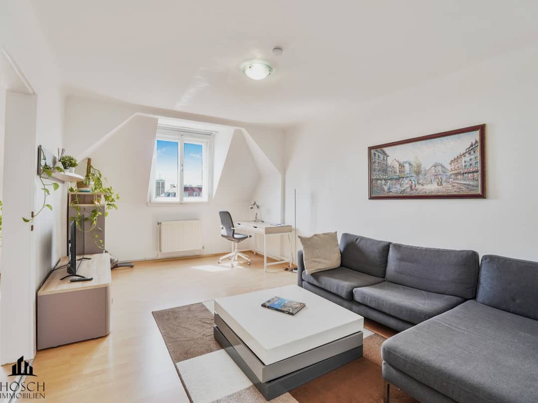 Dachgeschosswohnung hell mit 3 Zimmer Potenzial