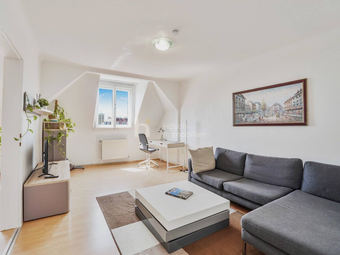 Dachgeschosswohnung bright with 3 room potential