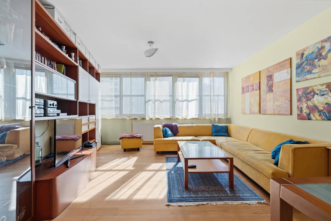 Wohnung Großzügige 4 Zimmer mit Terrasse Lift