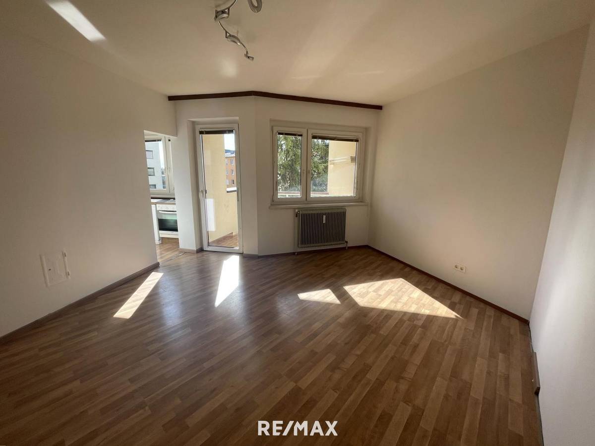 Zentrale 2-Zimmer-Wohnung mit Loggia