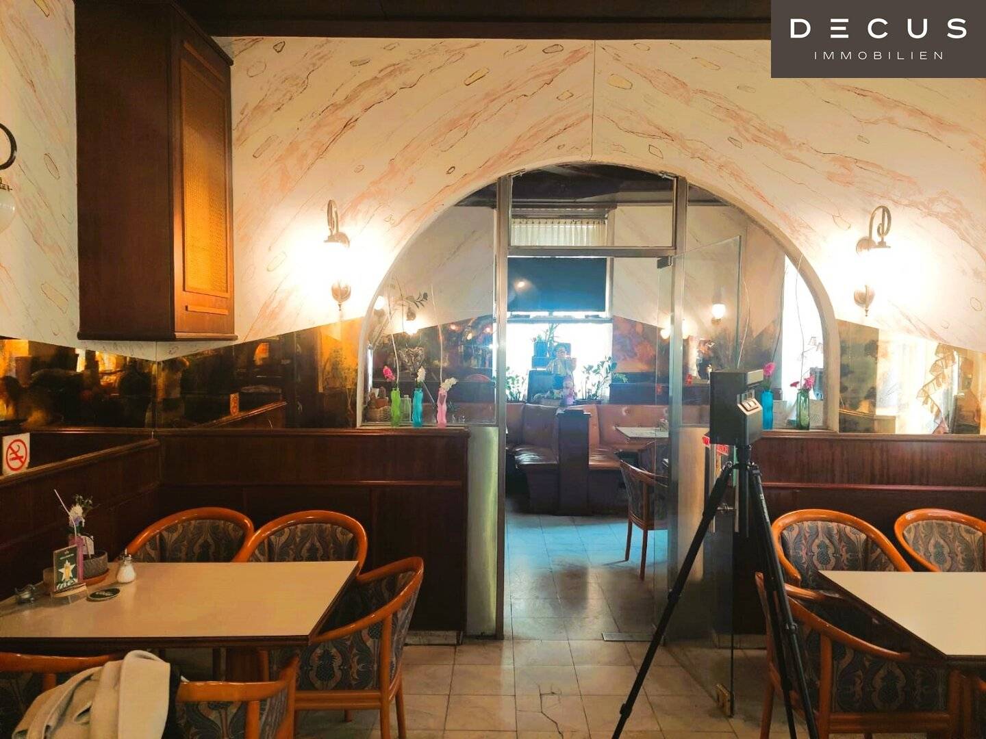 Large Regulars' Café in Margareten